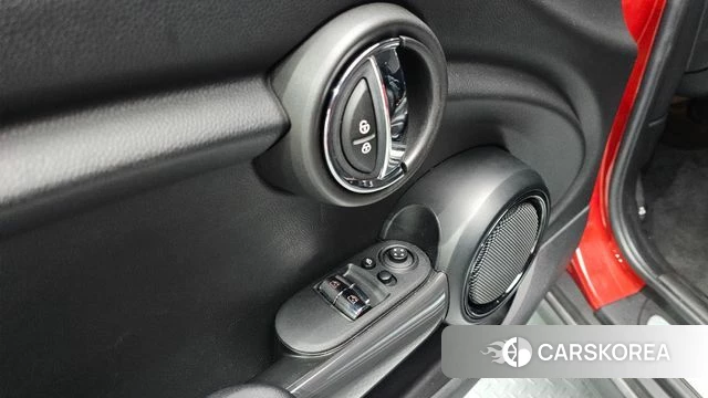 Mini Cooper 2018 Красный из Кореи, фото 3