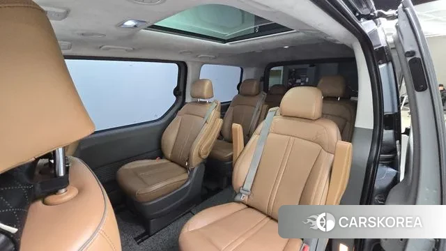 Hyundai Staria 2021 Серебристо-серый из Кореи, фото 3