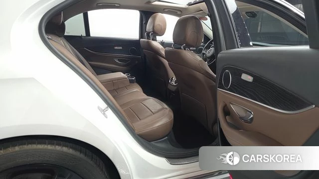 Mercedes-Benz E-Class W213 2018 Белый из Кореи, фото 3