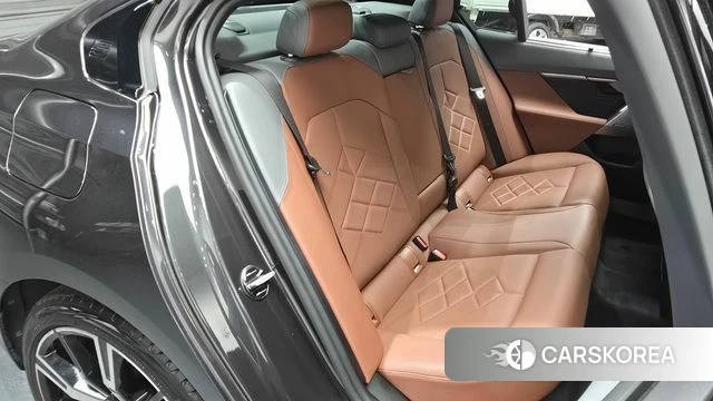 BMW 5 Series (G60) 2023 Серый из Кореи, фото 3