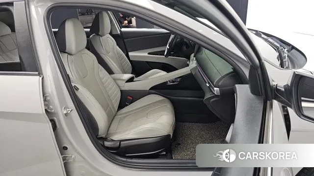 Hyundai Avante (CN7) 2021 Серебристо-серый из Кореи, фото 3