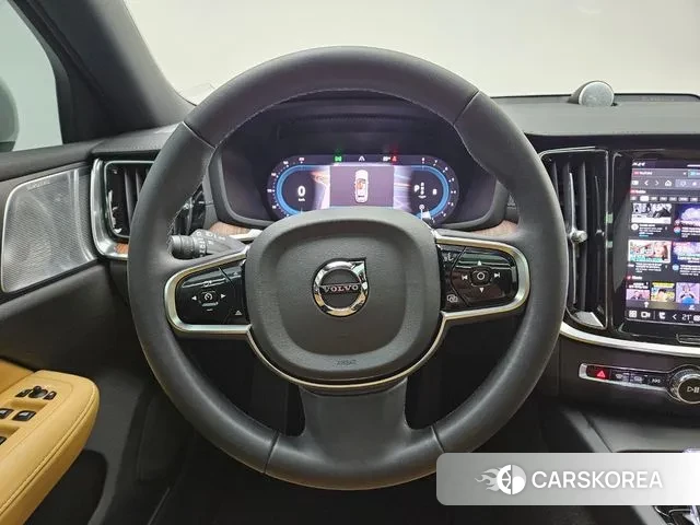 Volvo V60 Cross-Country 2nd Generation 2025 Белый из Кореи, фото 3