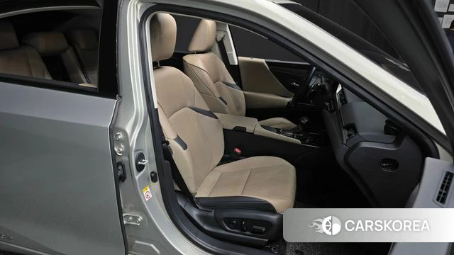 Lexus ES300h 7th generation 2019 Песочный из Кореи, фото 3