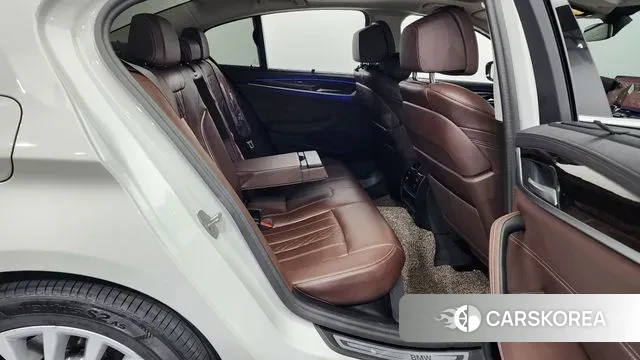 BMW 5 Series (G30) 2023 Белый из Кореи, фото 3