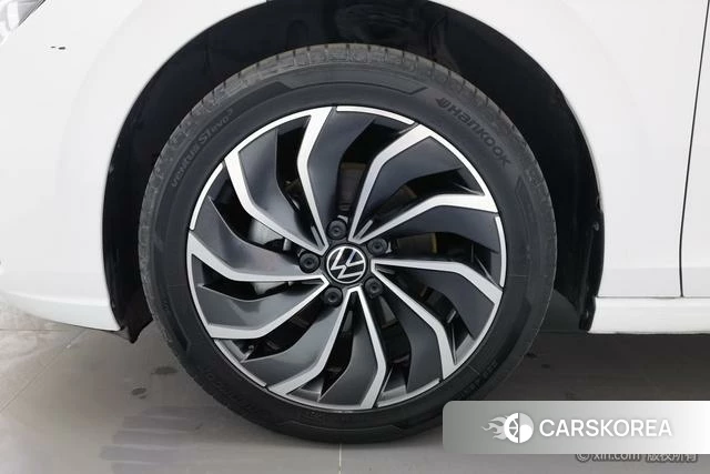 Volkswagen Golf 2023 Белый из Китая, фото 3