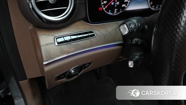 Mercedes-Benz E-Class W213 2018 Серый из Кореи, фото 3