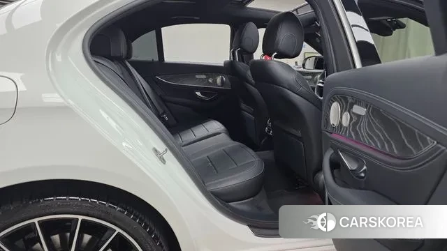 Mercedes-Benz E-Class W213 2023 Белый из Кореи, фото 3