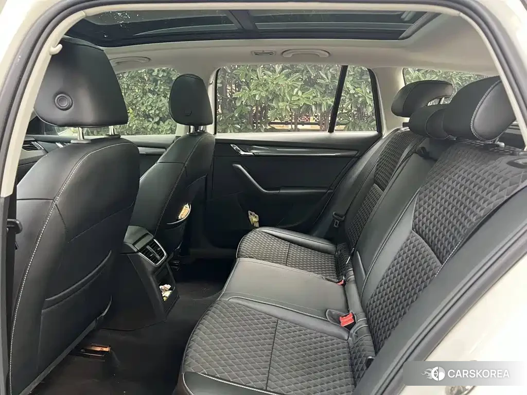 Skoda Octavia 2020 Белый из Китая, фото 3
