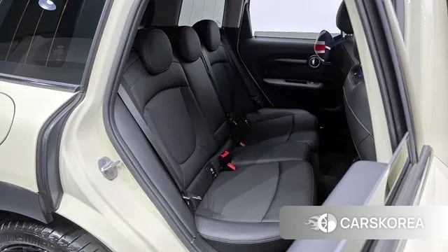 Mini Cooper Clubman 2021 Белый из Кореи, фото 3