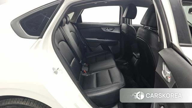Kia The New K3 2nd generation 2023 Белый из Кореи, фото 3