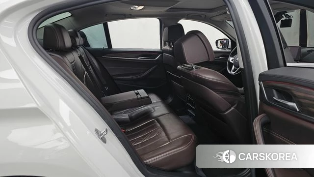 BMW 5 Series (G30) 2019 Белый из Кореи, фото 3