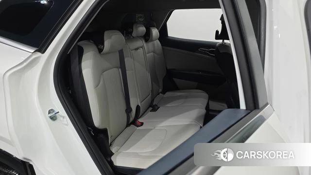 Kia Sportage 5th Generation Hybrid 2023 Белый из Кореи, фото 3