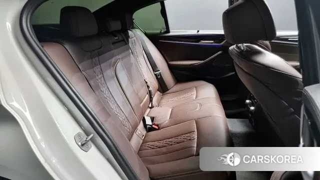 BMW 5 Series (G30) 2022 Белый из Кореи, фото 3