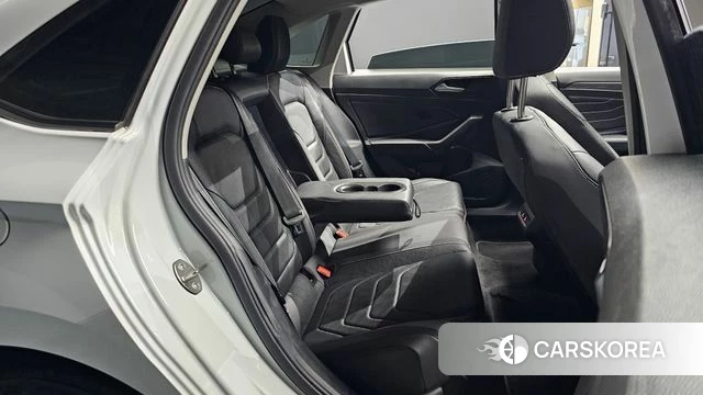Volkswagen 7th Generation of Jetta 2023 Белый из Кореи, фото 3