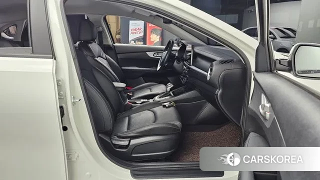 Kia The New K3 2nd generation 2021 Белый из Кореи, фото 3