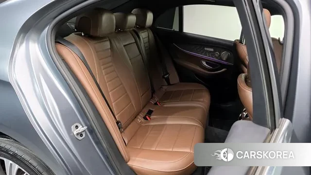 Mercedes-Benz E-Class W213 2023 Серебристо-серый из Кореи, фото 3