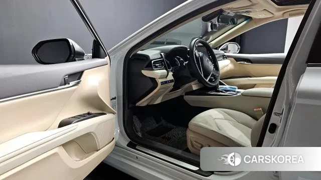 Toyota Camry (XV70) 2023 Белый из Кореи, фото 3