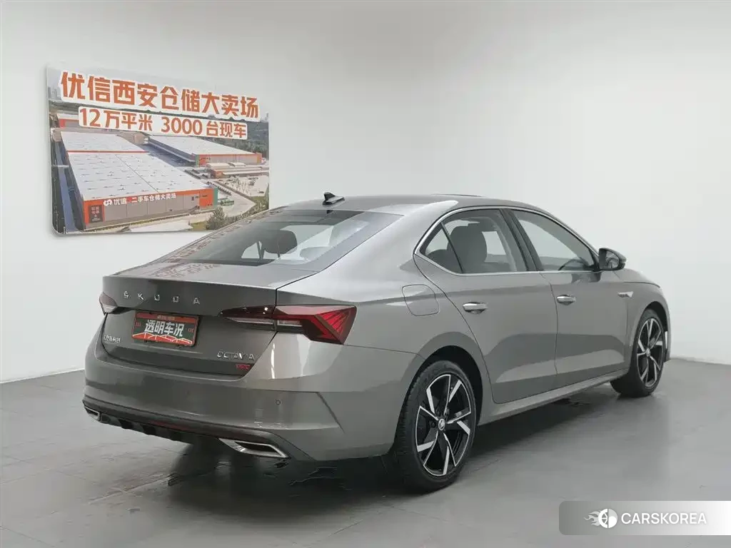 Skoda Octavia 2022 Silver/gray из Китая, фото 3