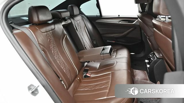 BMW 5 Series (G30) 2019 Белый из Кореи, фото 3