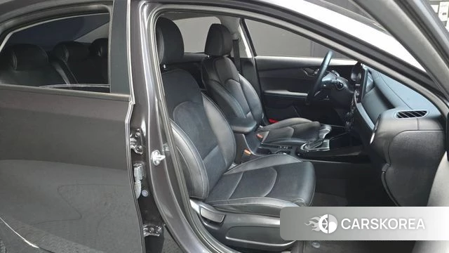 Kia The New K3 2nd generation 2023 Серый из Кореи, фото 3