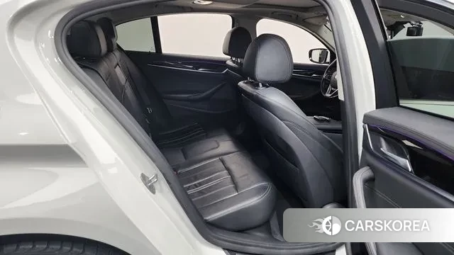 BMW 5 Series (G30) 2018 Белый из Кореи, фото 3