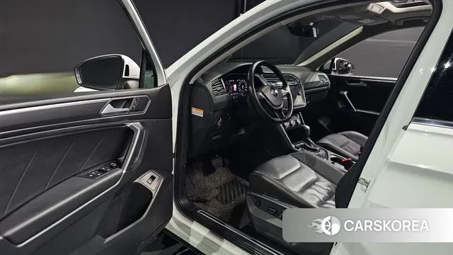 Volkswagen Tiguan Allspace 2020 Белый из Кореи, фото 3