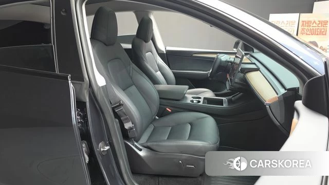 Tesla Model Y 2025 Серый из Кореи, фото 3