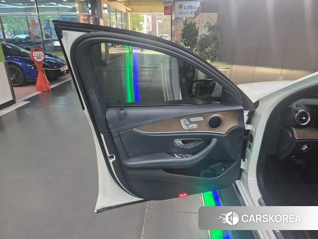 Mercedes-Benz E-Class W213 2021 Белый из Кореи, фото 3
