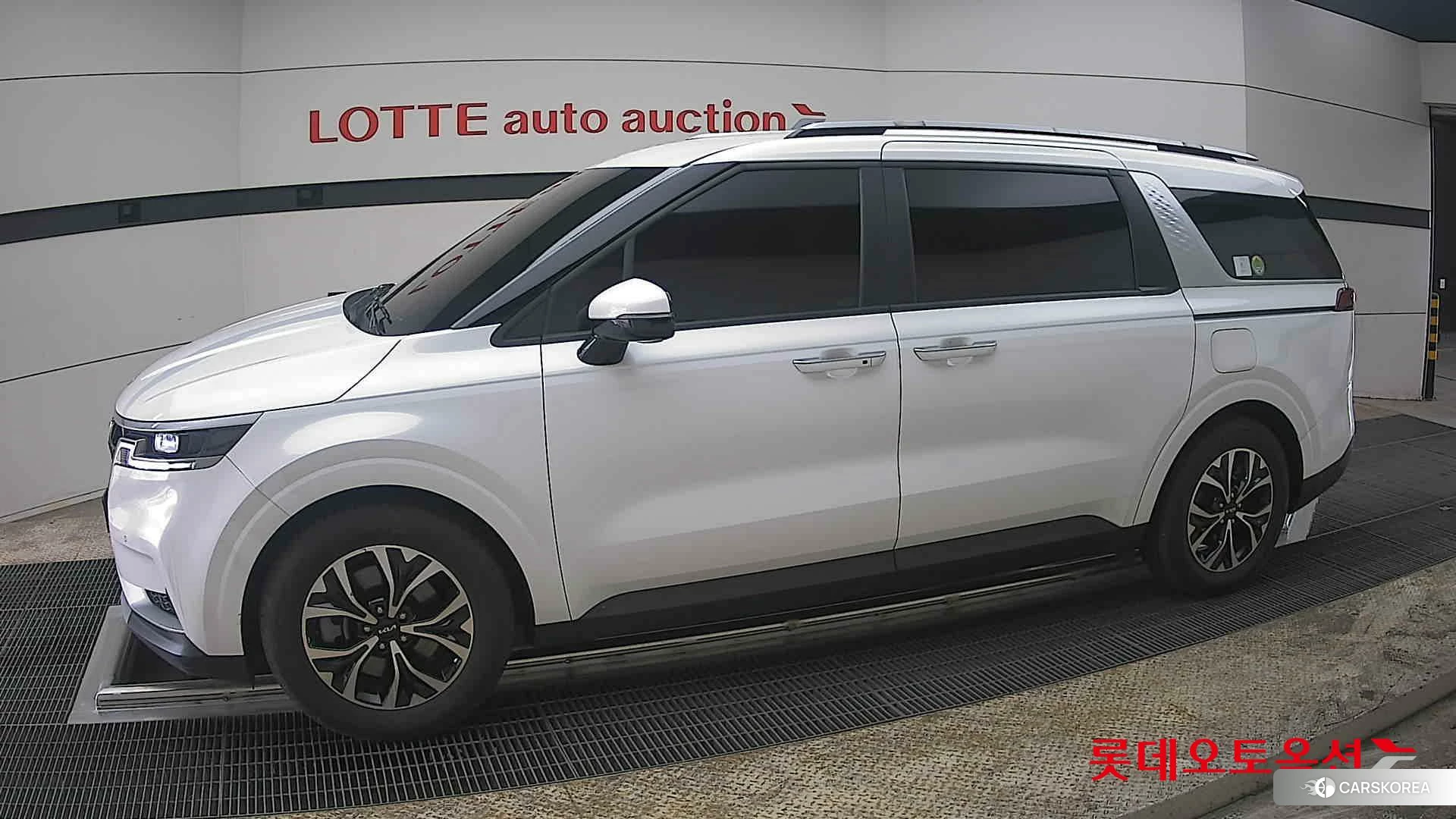 Kia Carnival 2023 Белый из Кореи, фото 3