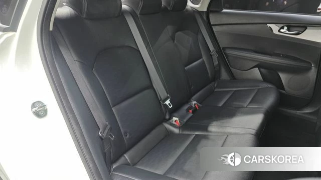 Kia The New K3 2nd generation 2023 Белый из Кореи, фото 3