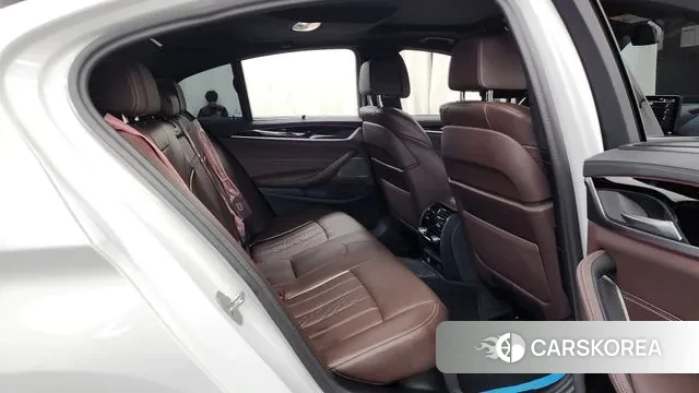 BMW 5 Series (G30) 2023 Белый из Кореи, фото 3