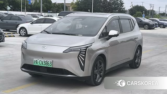 Aian AION Y 2023 Серебристо-серый из Китая, фото 3