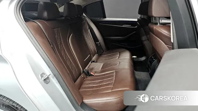 BMW 5 Series (G30) 2020 Серебристо-серый из Кореи, фото 3