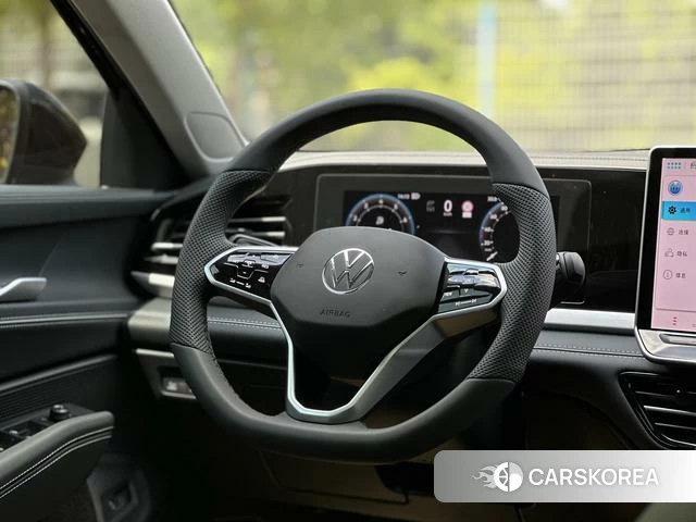 Volkswagen Passat 2025 Черный из Китая, фото 3