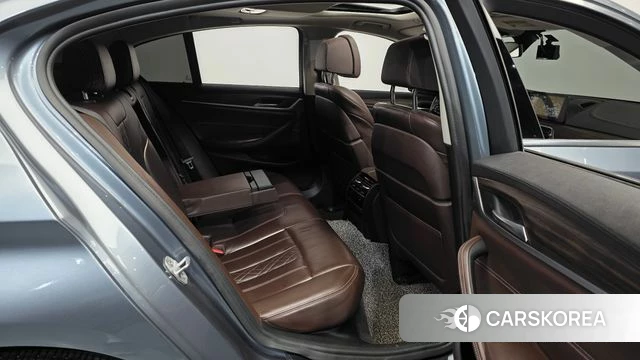 BMW 5 Series (G30) 2018 Серебристо-серый из Кореи, фото 3