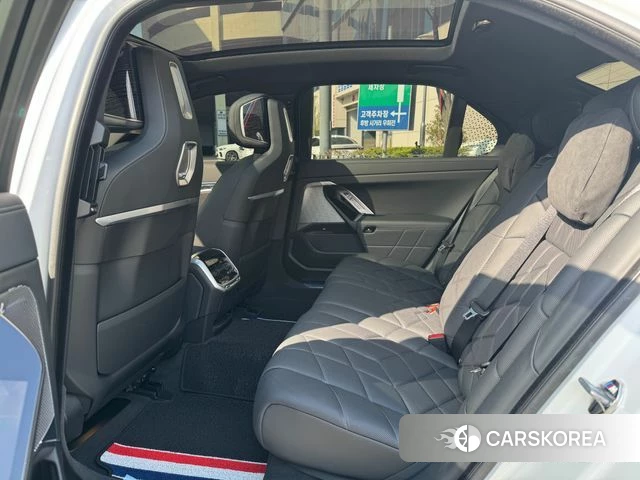 BMW 7 Series (G70) 2025 Белый из Кореи, фото 3