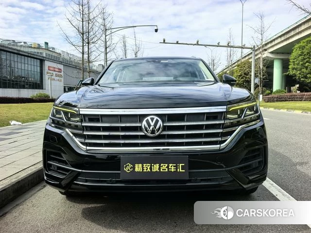 Volkswagen Touareg 2020 Черный из Китая, фото 3