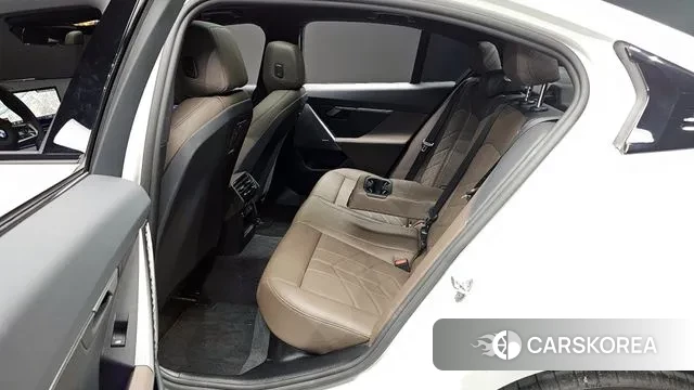 BMW 5 Series (G60) 2025 Белый из Кореи, фото 3