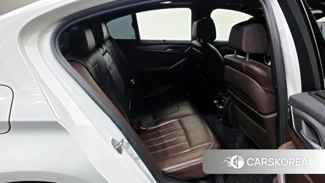 BMW 5 Series (G30) 2019 Белый из Кореи, фото 3