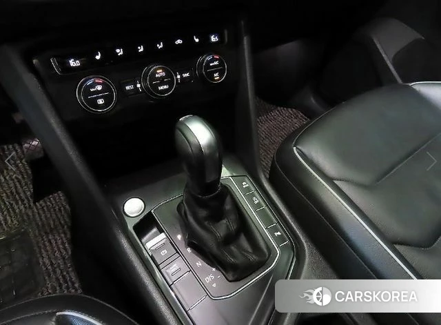 Volkswagen Tiguan second Generation 2019 Белый из Кореи, фото 3