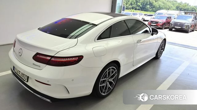 Mercedes-Benz E-Class W213 2023 Белый из Кореи, фото 3