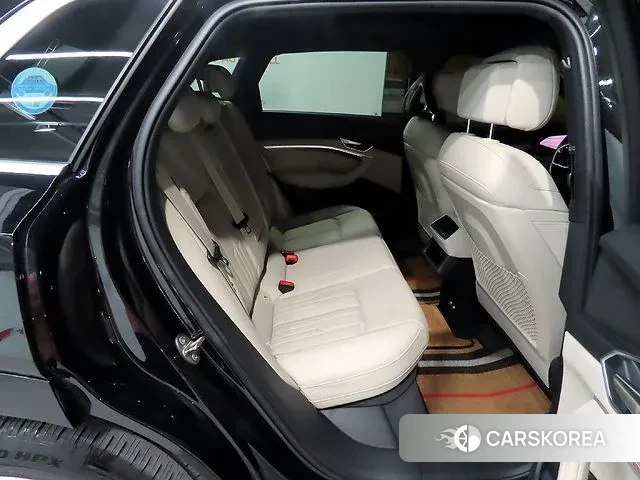 Audi e-Tron 2020 Черный из Кореи, фото 3