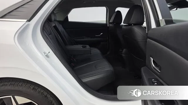 Hyundai Avante Hybrid (CN7) 2023 Белый из Кореи, фото 3