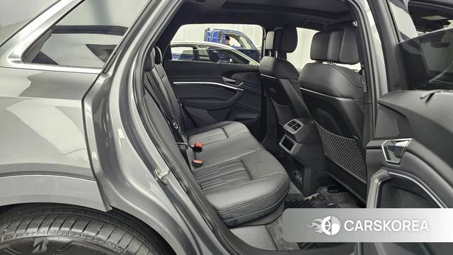 Audi e-Tron 2023 Серый из Кореи, фото 3