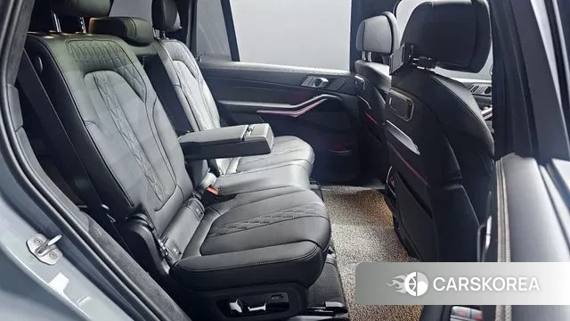 BMW X7 (G07) 2024 Серебристо-серый из Кореи, фото 3