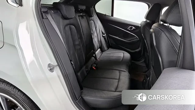 BMW 1 Series (F40) 2021 Белый из Кореи, фото 3