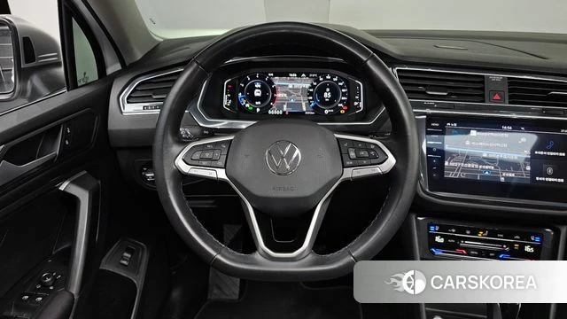 Volkswagen Tiguan Allspace 2024 Белый из Кореи, фото 3