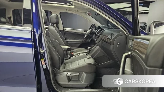 Volkswagen Tiguan Allspace 2022 Синий из Кореи, фото 3