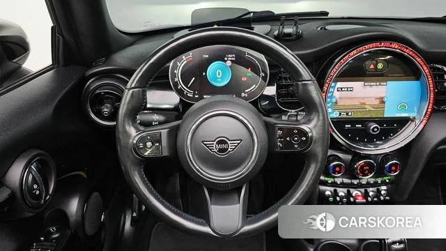 Mini Cooper Convertible 2024 Серебристо-серый из Кореи, фото 3