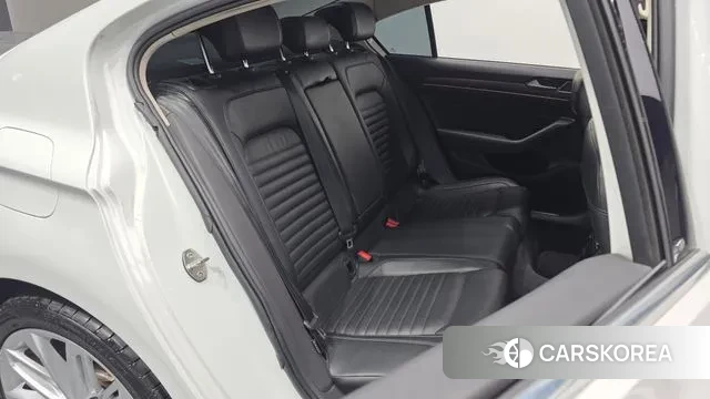 Volkswagen Passat GT (B8) 2018 Белый из Кореи, фото 3